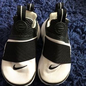 *SOLD* Toddler boy Nike Prestos size 9c
